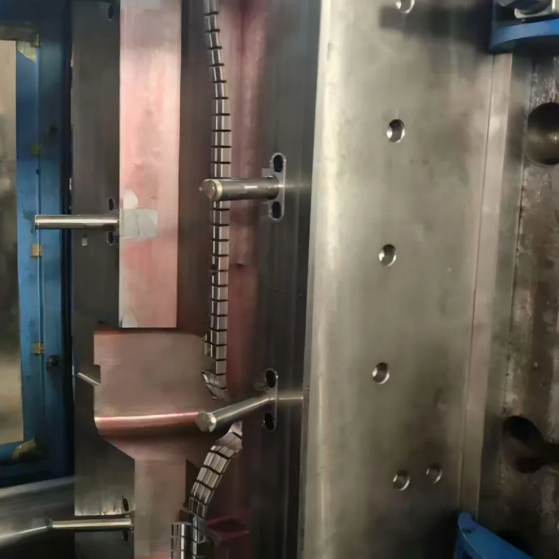 Компания Хуади досрочно выполнила проект по изготовлению пресс-форм для водяных камер шведских грузовиков Volvo Титан