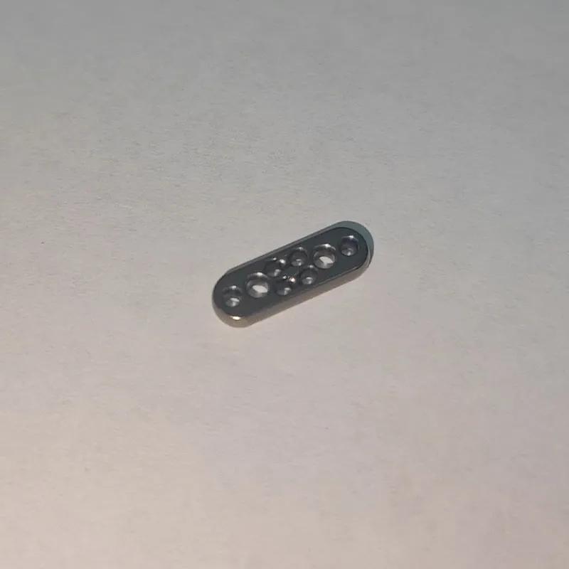 Титановая пластина