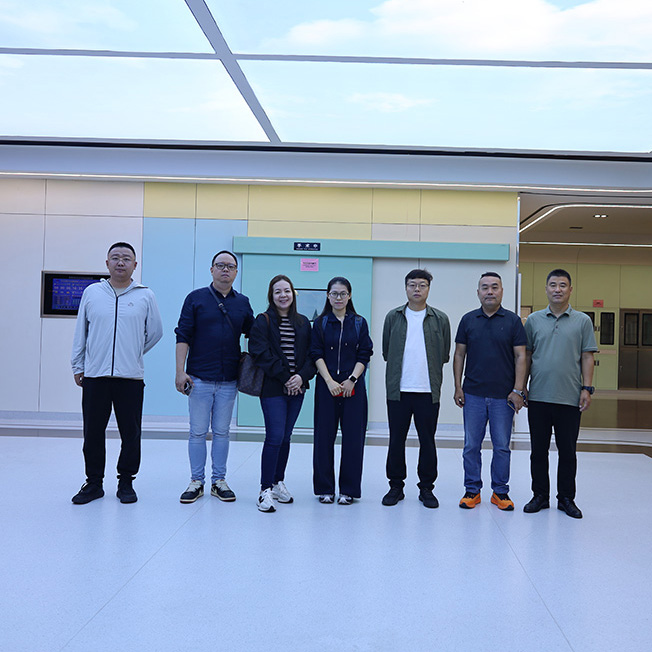 Филиппинский клиент посетил Shandong Aoma, высоко оценив демонстрационную операционную