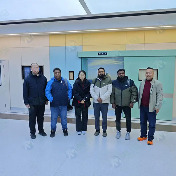 Делегация бангладеш посетила компанию, и проявила большой интерес к решениям, касающимся чистых и хирургических помещений