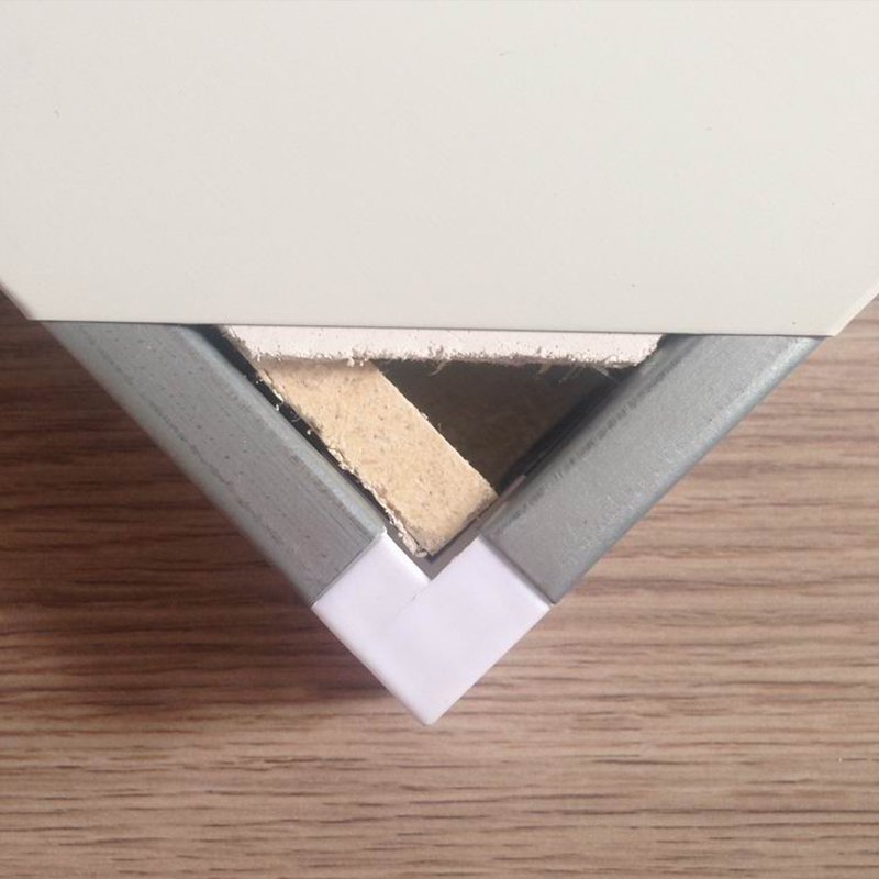 Ручная сэндвич-панель с пустотелым магнезитовым сердечником