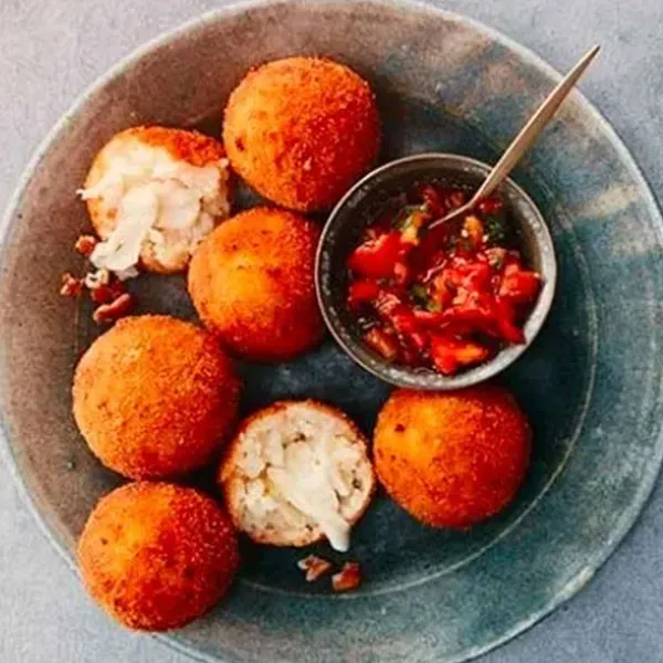 Автоматизированная линия по производству протеиновых шариков с финиками для промышленного использования.