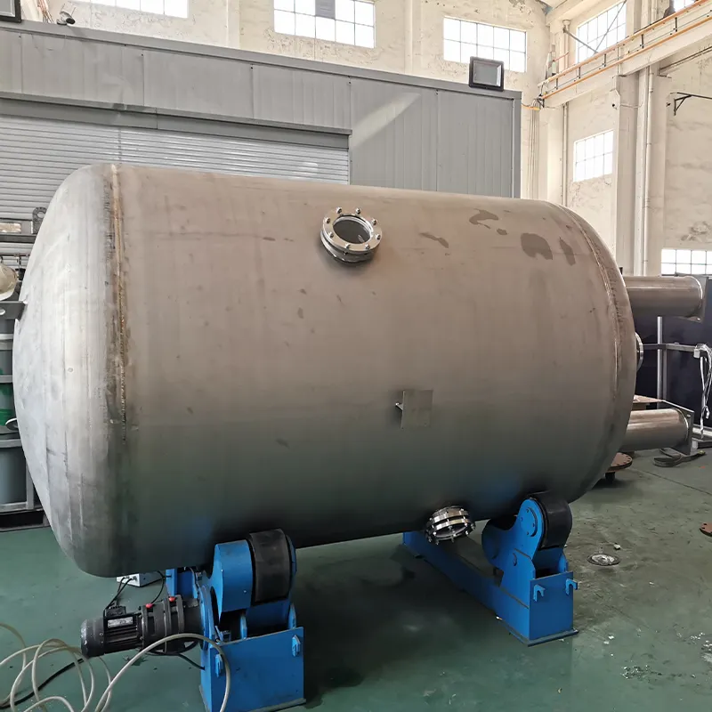 Титановый сосуд DN1700