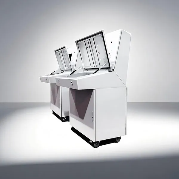 Операторский пульт рояльного типа