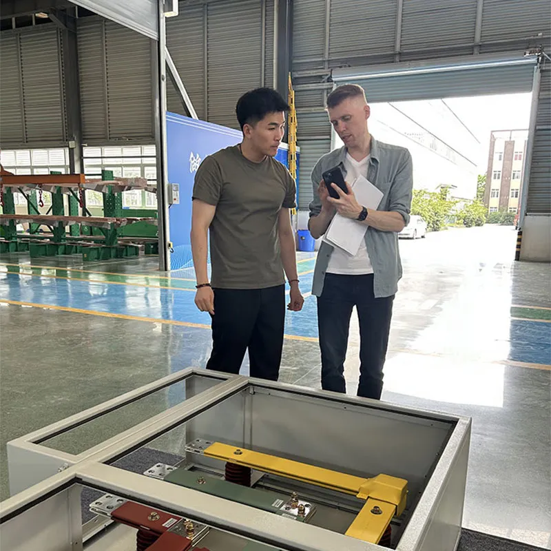 Строгая доставка! Отечественные шинные каналы и шинные мосты успешно прошли заводские проверки российского клиента и были доставлены в срок.