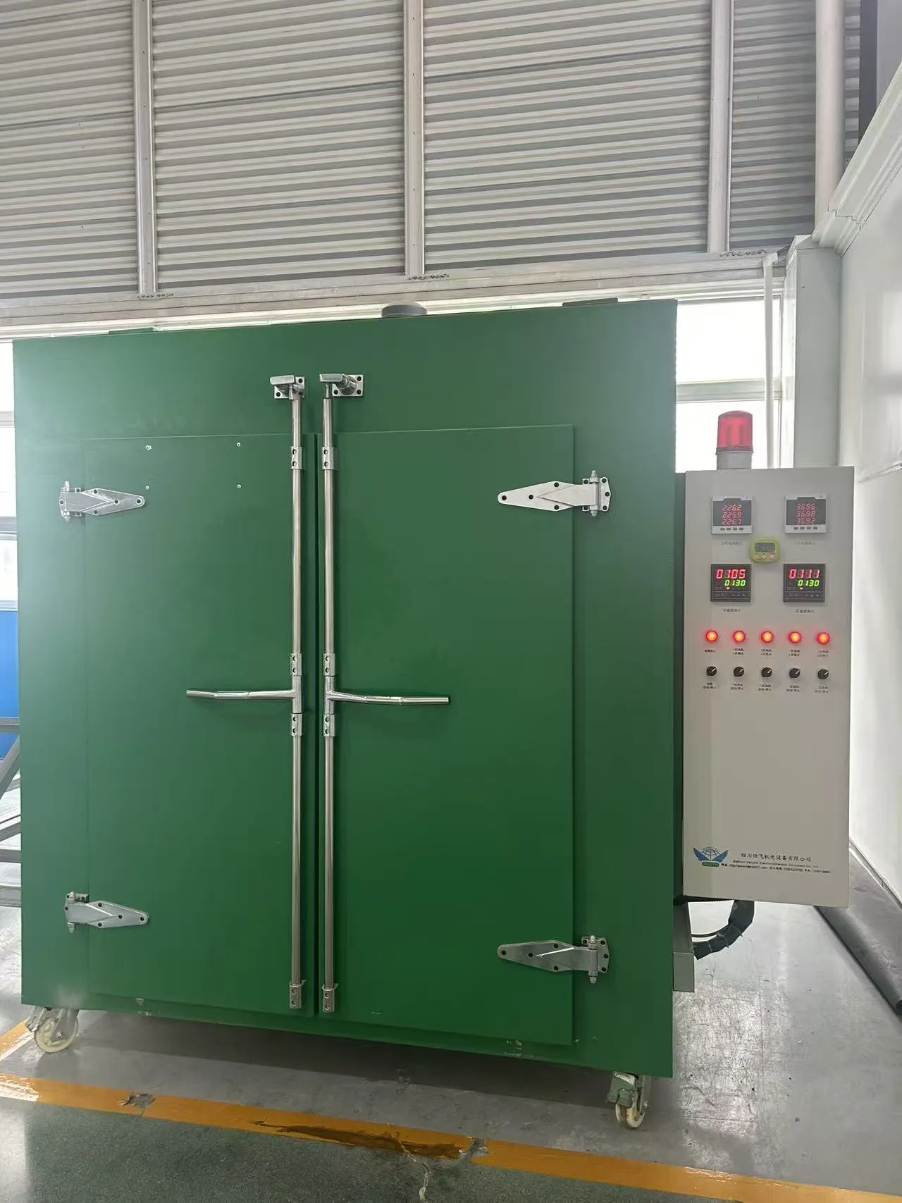 Больше никаких колебаний при выборе! Сравнительная таблица шинопроводных систем и кабелей — основные различия с первого взгляда.