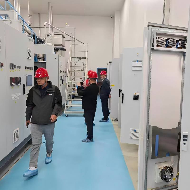 Приемка по завершении монтажных работ по электрооборудованию и механическому оборудованию в цехе № 803 в рамках проекта по строительству производственной линии для коммерческого выпуска новых продуктов ADC компании Jushi Biotech (входит в состав Shijiazhuang Pharmaceutical Group)