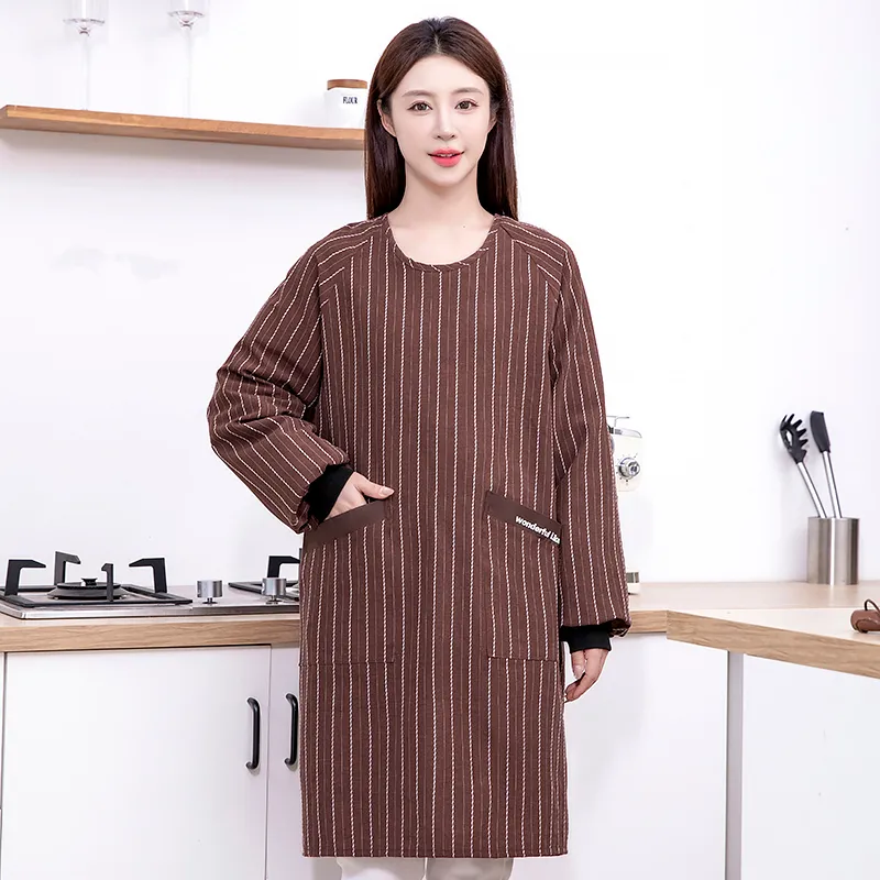 Передник с длинными рукавами