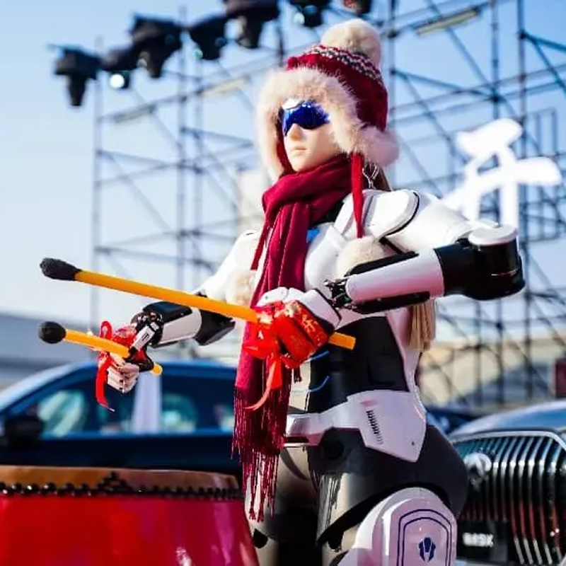 Международном выставочном центре Ицзю в городе Уху, провинция Аньхой, торжественно прошла ежегодная бизнес-конференция Chery Automobile 2026 года под девизом «Объединенные амбициями, процветающие благодаря инновациям».