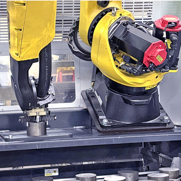 Роботы, обеспечивающие бесперебойную работу: как интеллектуальное обслуживание оборудования повышает производительность мелкосерийного производства в самые ответственные моменты.