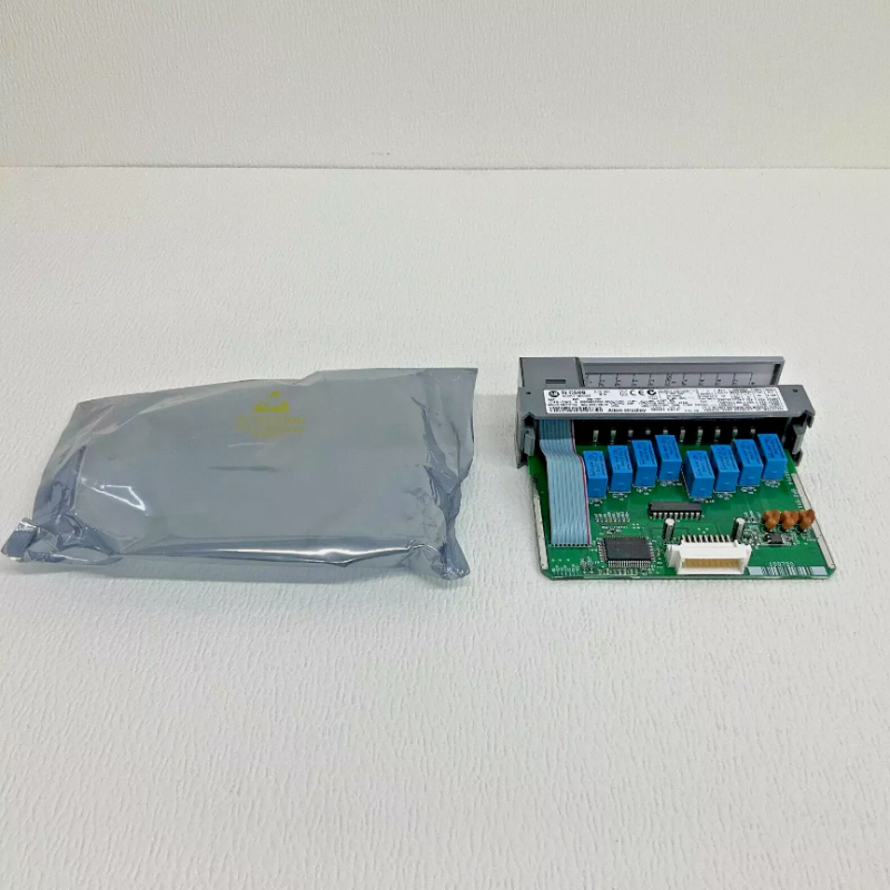 Allen-Bradley 1746-OW8 — это цифровой контактный выходной модуль SLC 500.