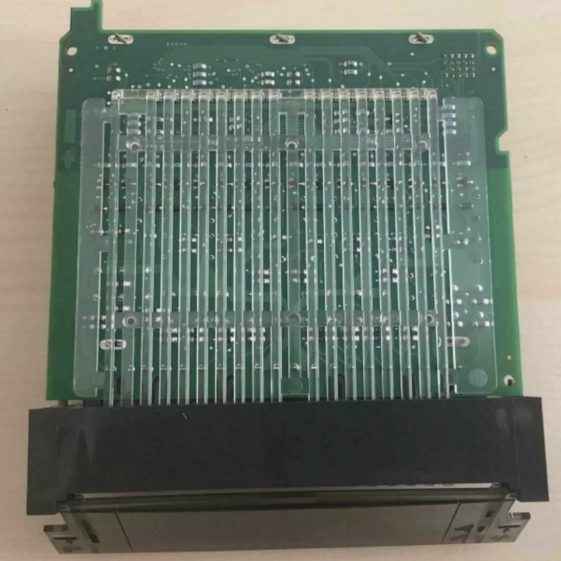 Контроллер Honeywell HC900 900G02-0102 Цифровой входной модуль