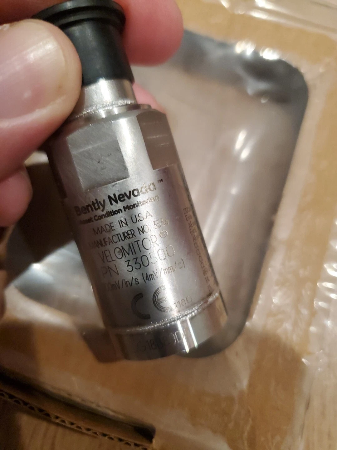 BENTLY NEVADA 330500-00-00-00-01-01 Velomitor Piezo-velocity Sensor