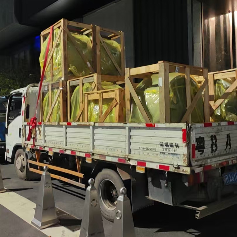 Компания Shenzhen Lvpin Electromechanical Co., Ltd. в спешке прибыла в Шаньвэй поздно ночью для доставки ветряных турбин, демонстрируя свою приверженность эффективному выполнению контрактных обязательств .