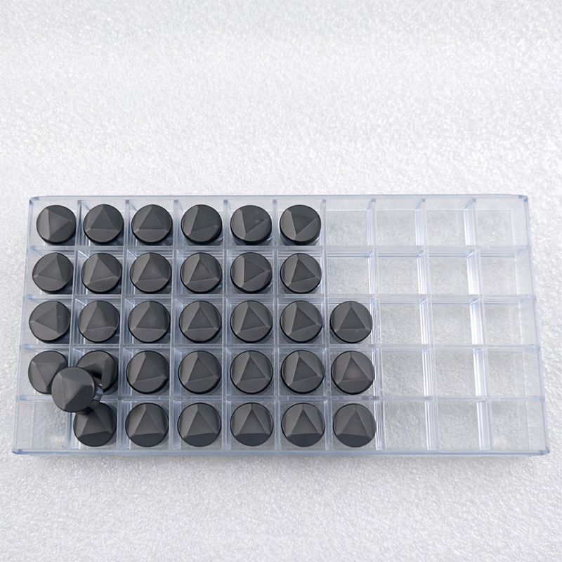 PDC-резец нефтегазового класса с декобальтизированным алмазным слоем для глубокого бурения