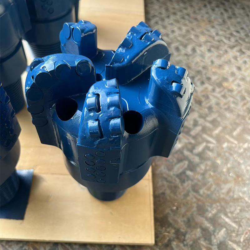 Дугообразное угловое долото PDC для водяных скважин | Двухрядные резцы | Индивидуальный типоразмер и резьба