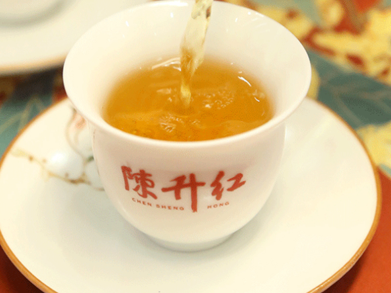 Красный чай Дянь Хун завоёвывает рынок: насыщенный аромат и впечатляющая польза