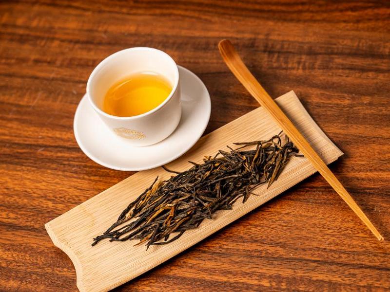 Сухой чай Золотая игла Дянь Хун