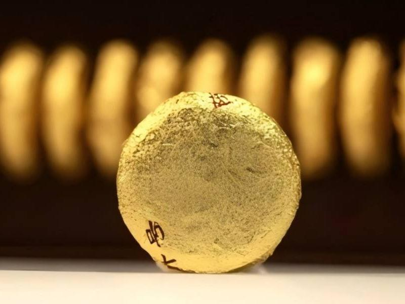 Зрелый прессованный пуэр в форме блина