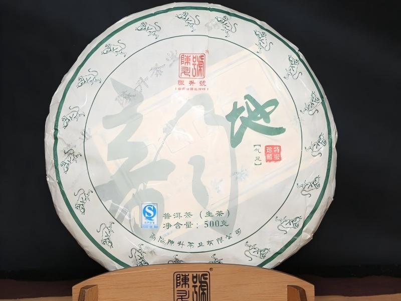 Сырой прессованный пуэр в форме блина