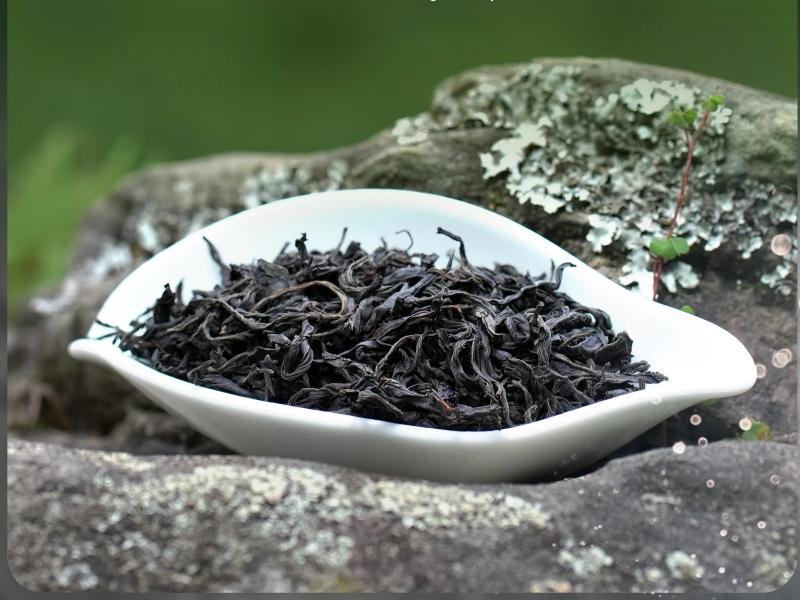 Дикое древнее дерево Дянь Хун крупнолистовой чай