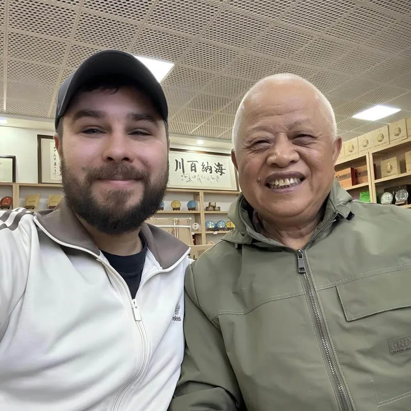 Аромат китайско-российского чая распространяется далеко и широко; чайная фабрика Мэнхай «Тяньсин» тепло приветствует российских торговцев чаем.