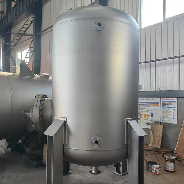 Вертикальный резервуар из нержавеющей стали