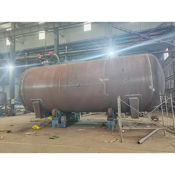 Дизельный и бензиновый резервуар