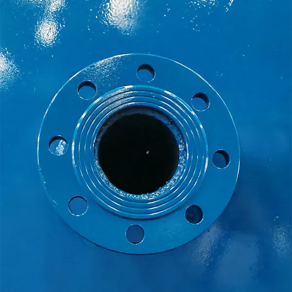 Промышленный химический резервуар