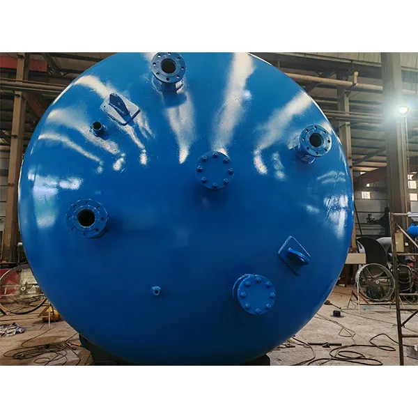 Промышленный химический резервуар