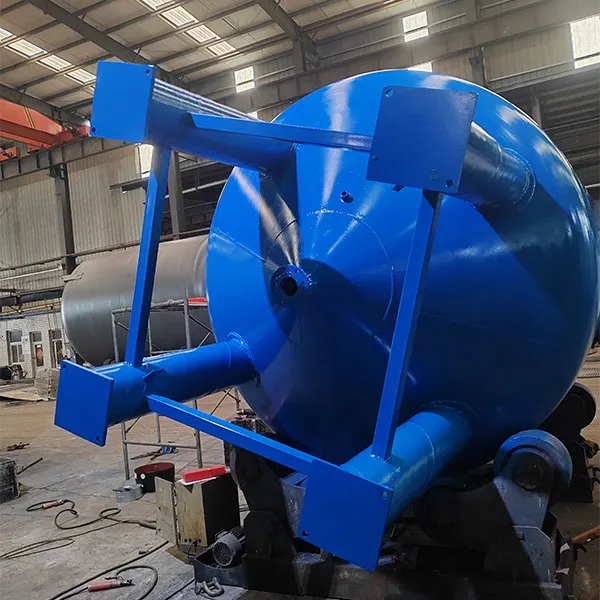 Промышленный химический резервуар