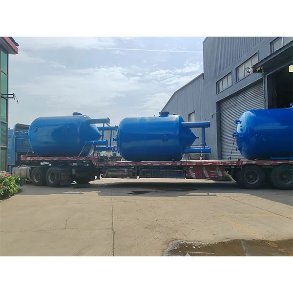 Промышленный химический резервуар