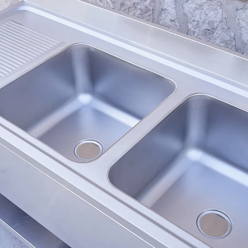 Квадратная трубчатая конструкция в форме двойной звезды с платформой и бортиком, резервуар для воды