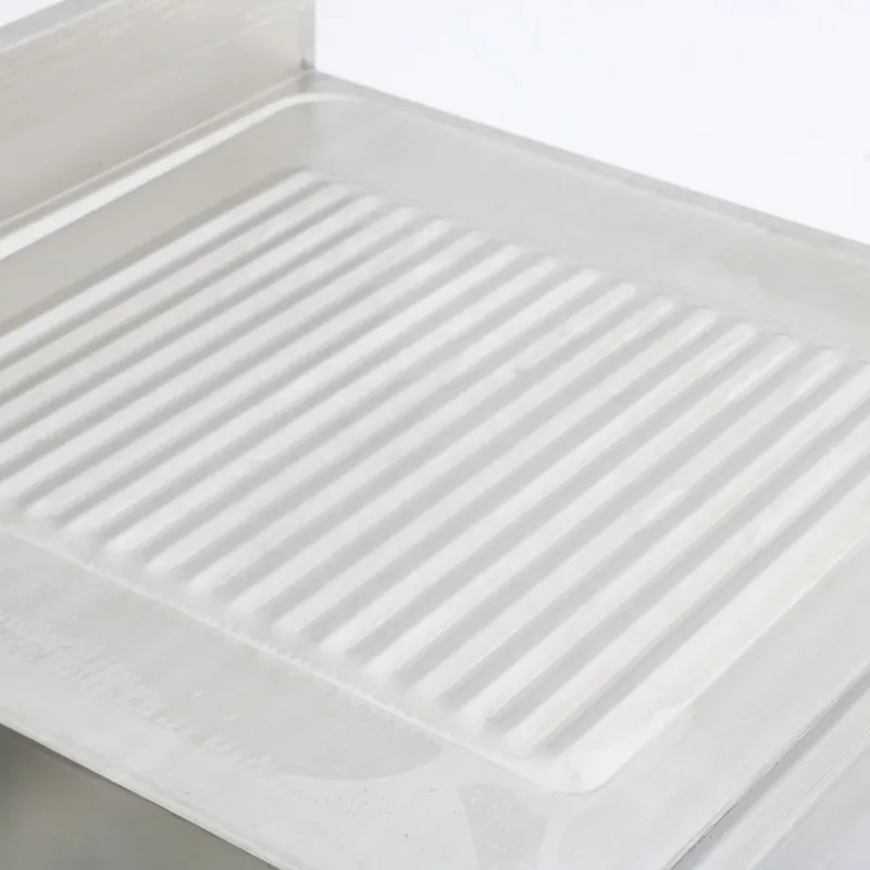 Однозвездочный резервуар для воды из квадратных труб с платформой и бортиками