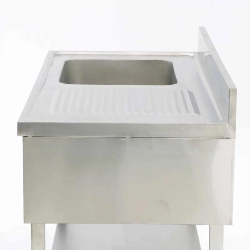 Однозвездочный резервуар для воды из квадратных труб с платформой и бортиками