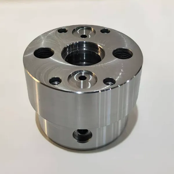 Крышка гидроцилиндра для строительной техники