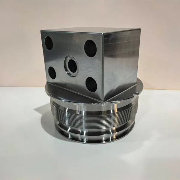 Крышка нижняя гидроаккумулятора (квадратная, с несколькими отверстиями)