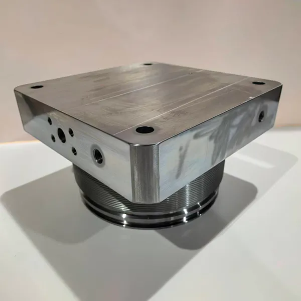 Нижняя крышка гидроаккумулятора (квадратная фланцевая)