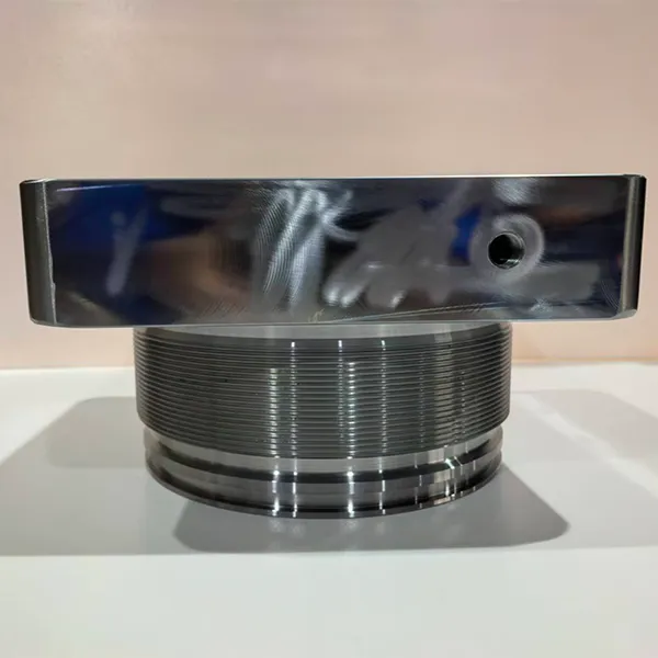 Нижняя крышка гидроаккумулятора (квадратная фланцевая)