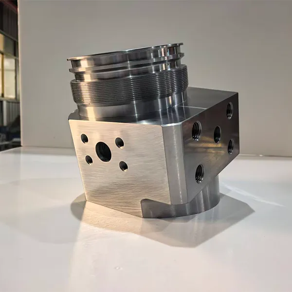 Нижняя крышка гидроаккумулятора (нестандартная форма 1)