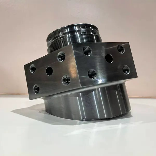 Нижняя крышка гидроаккумулятора (нестандартная форма 1)