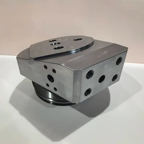 Нижняя крышка гидроаккумулятора (нестандартная форма 2)