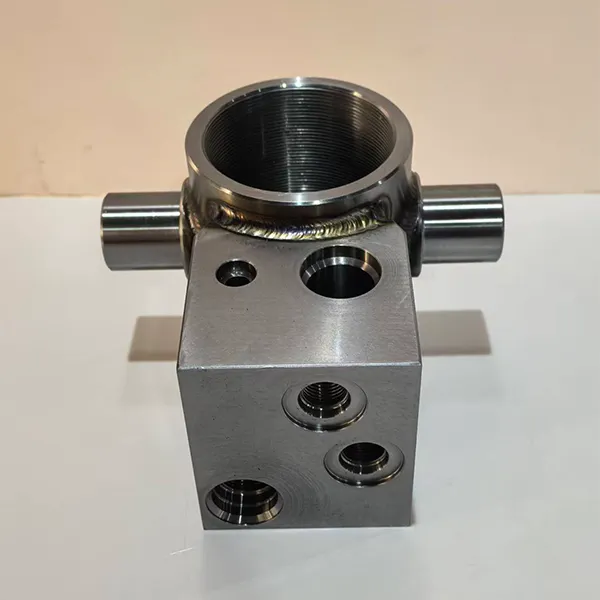 Шарнирная крышка гидроцилиндра (со встроенным блоком клапанов)