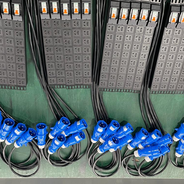 Отечественные стоечные PDU большой мощности поставлены крупной партией