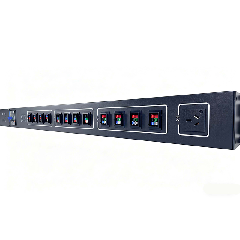 Трехфазный PDU, 12 розеток P34 с общим термомагнитным автоматическим выключателем