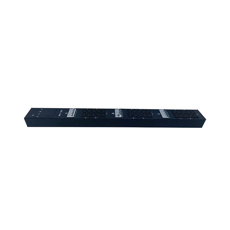 Трехфазный PDU, 30 розеток C19