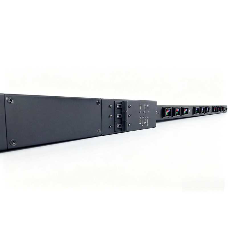 Трехфазный PDU, 9 розеток P34 с общим термомагнитным автоматическим выключателем