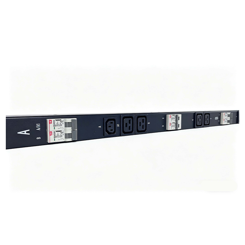 Трехфазный PDU с 12 розетками C19