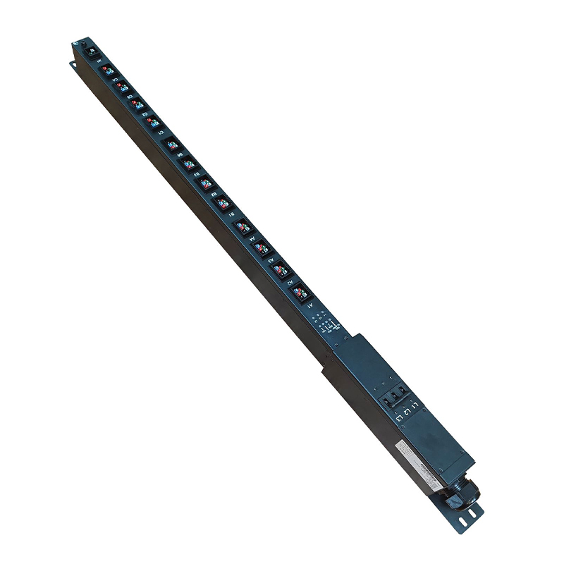 Трехфазный PDU с 12 розетками P34