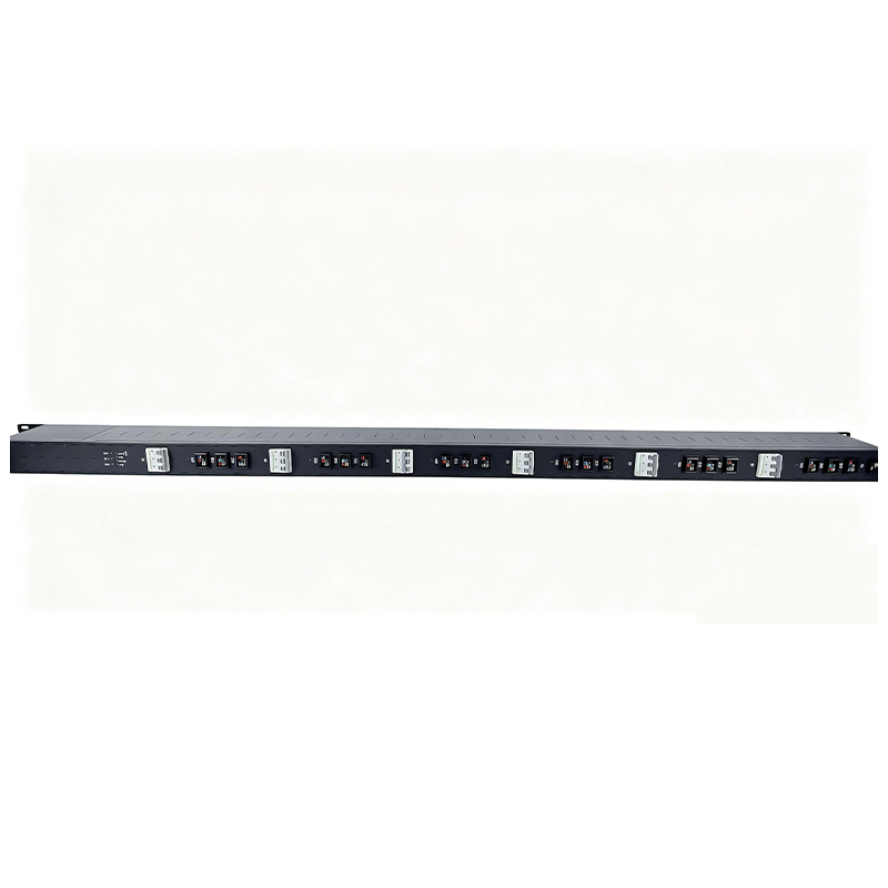 Трехфазный PDU с 18 розетками P34